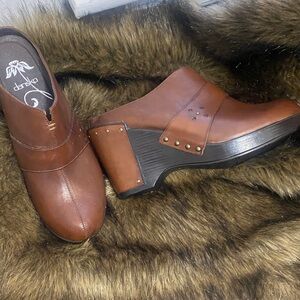 Dansko Women's Brown Leather Mules